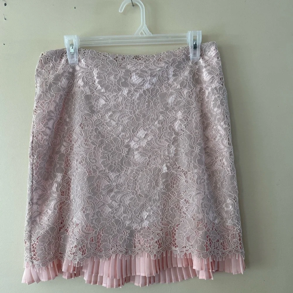 ❤️3/$15❤️ Esqualo lace and pleats skirt - Picture 8 of 8